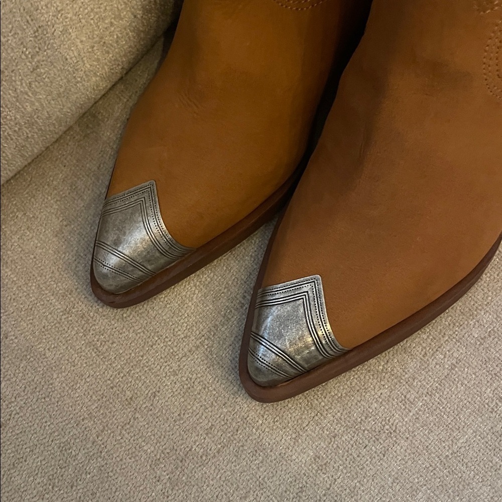 Dolce Vita Kamryn Western Boots - Picture 4 of 7
